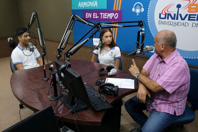 En este momento estás viendo Destacan estudiantes del bachillerato 2 en concurso de oratoria