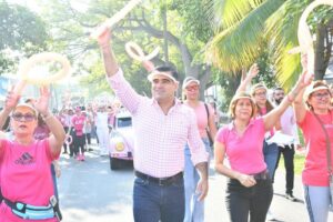 Lee más sobre el artículo Encabeza Riult Rivera Caminata Rosa