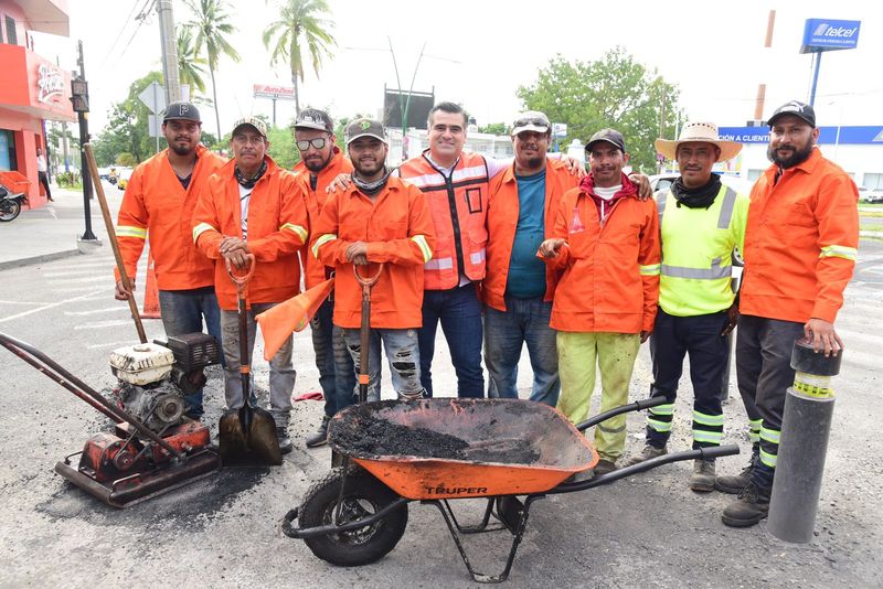 En este momento estás viendo En marcha el programa de bacheo por toda la ciudad de Colima