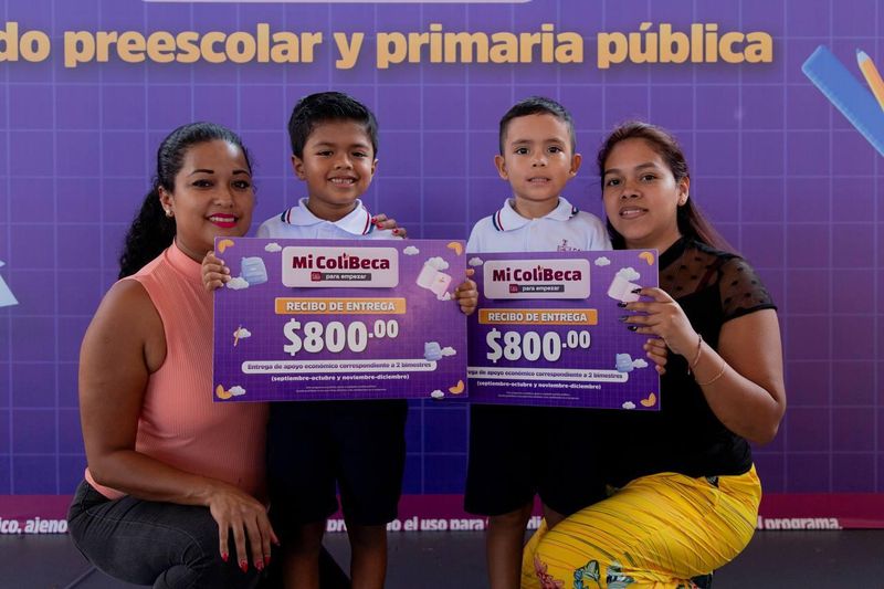 En este momento estás viendo Entregan Mi ColiBeca para Empezar en Colima capital