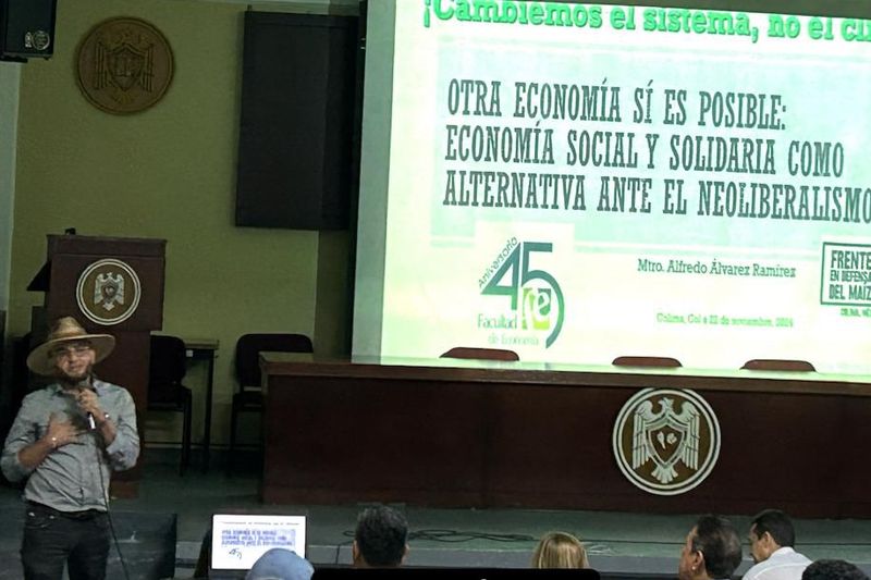 En este momento estás viendo Presenta Alfredo Álvarez ponencia sobre economía social en la UdeC