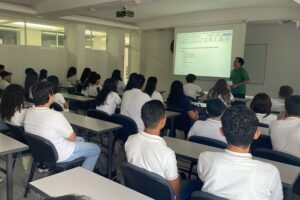 Lee más sobre el artículo Imparten charlas breves de periodismo y narrativa en Bachillerato 9