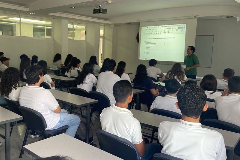 En este momento estás viendo Imparten charlas breves de periodismo y narrativa en Bachillerato 9