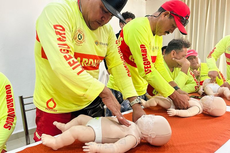 En este momento estás viendo Instalan desfibriladores en 4 playas de Colima; ayudará a personas ahogadas