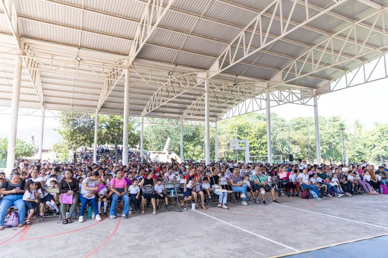 En este momento estás viendo Reciben más de 2 mil estudiantes de Armería Mi ColiBeca para Empezar