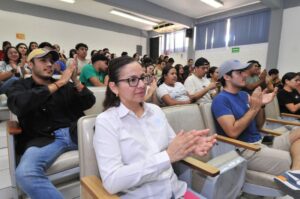 Lee más sobre el artículo Conocen estudiantes características y usos de cultivos tropicales