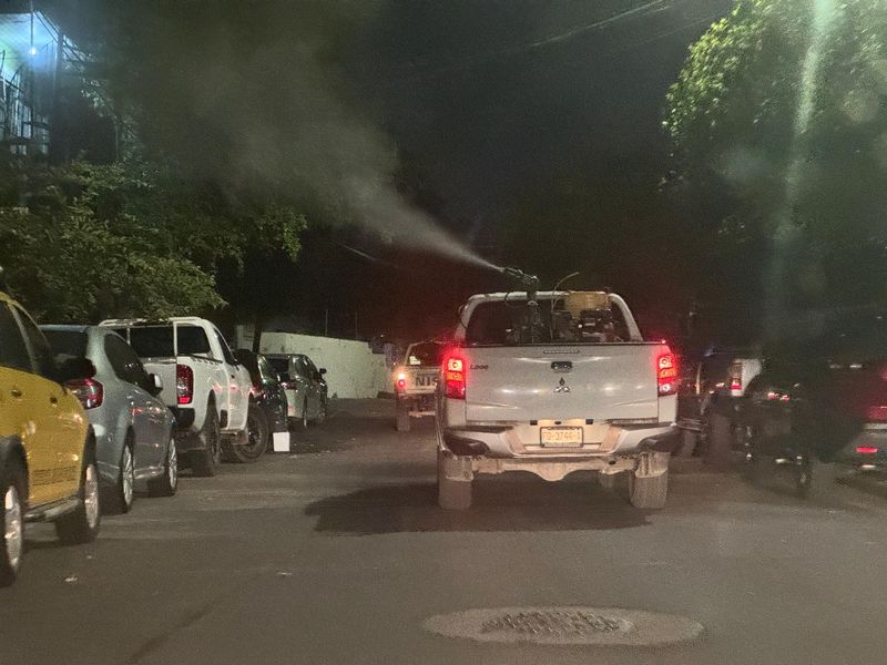 En este momento estás viendo Continúan acciones de nebulización en Manzanillo y La Villa