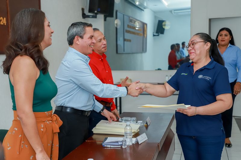 En este momento estás viendo Reconoce UdeC trabajo de su personal secretarial y de servicios generales