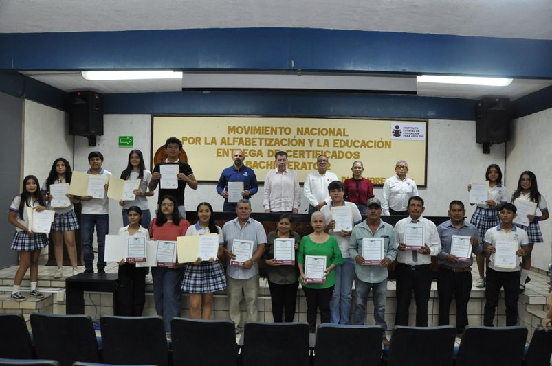 En este momento estás viendo Entregan 31 certificados de educación básica a adultos