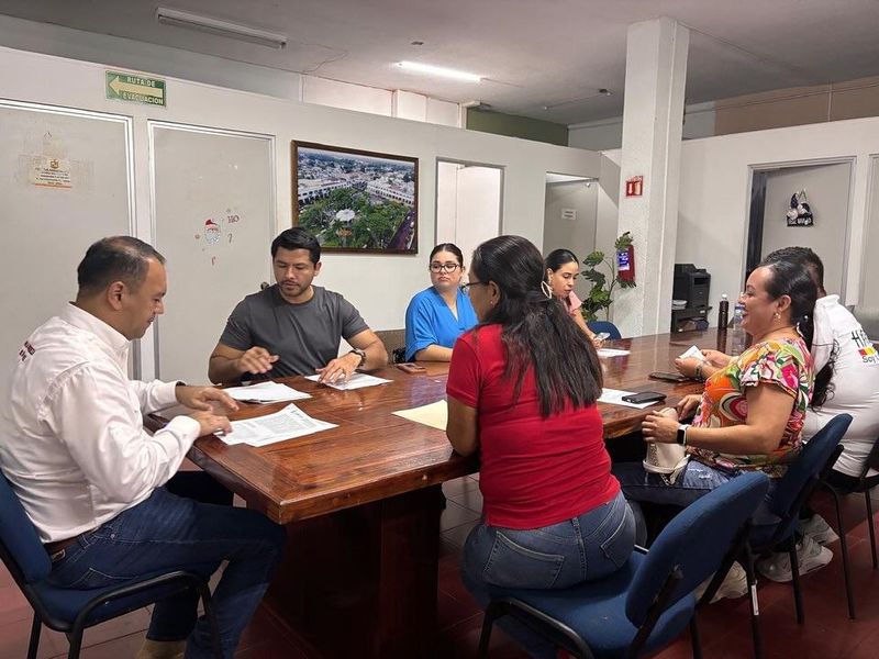 En este momento estás viendo Equipará empresa con paneles solares a PC de Tecomán: Gerardo Cruz 