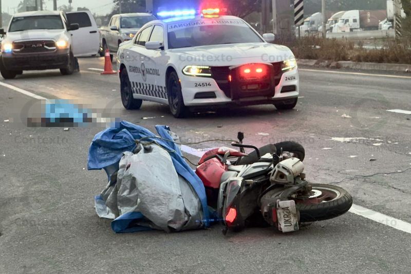En este momento estás viendo Tecomán: fallece hombre atropellado por un motociclista, en la autopista