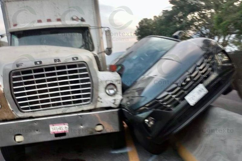 En este momento estás viendo Accidente múltiple en la autopista Colima – Manzanillo