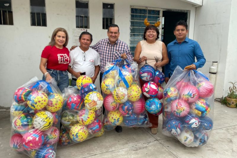 En este momento estás viendo Realiza PRI Tecomán entrega de regalos y paquetes para fiestas navideñas