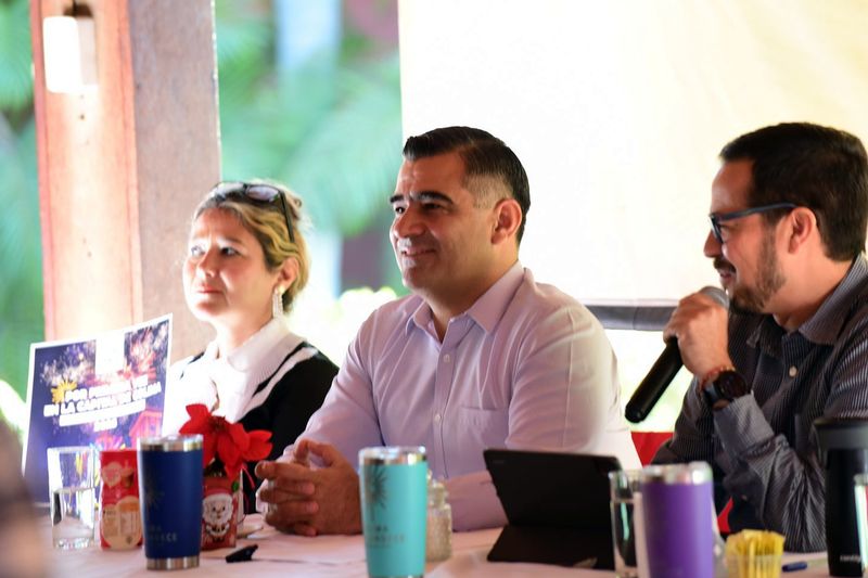 En este momento estás viendo Invita Riult Rivera a familias tecomenses a recibir el 2025 en ‘Colima Resplandece’