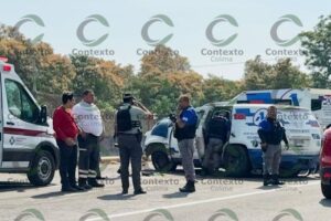 Lee más sobre el artículo Tres heridos al impactar vehículo con camioneta de valores en Tecolapa