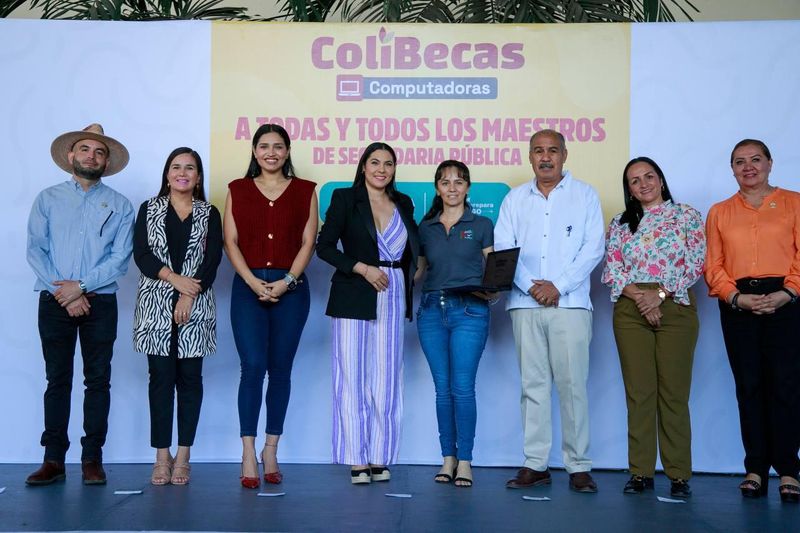 En este momento estás viendo Gobernadora entrega ColiBecas Computadoras a docentes y estudiantes
