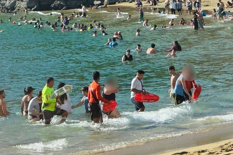 En este momento estás viendo Rescatan a 3 turistas en riesgo de ahogamiento, en Manzanillo