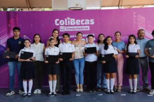 Lee más sobre el artículo Entregan laptops gratuitas a 759 estudiantes de Armería, Ixtlahuacán, Tecomán y Manzanillo