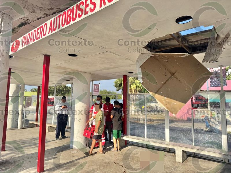 En este momento estás viendo Menor sufre accidente al caer de un puente peatonal en Tecomán