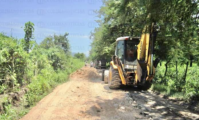 En este momento estás viendo Rehabilitación de caminos rurales en Tecomán iniciará esta semana