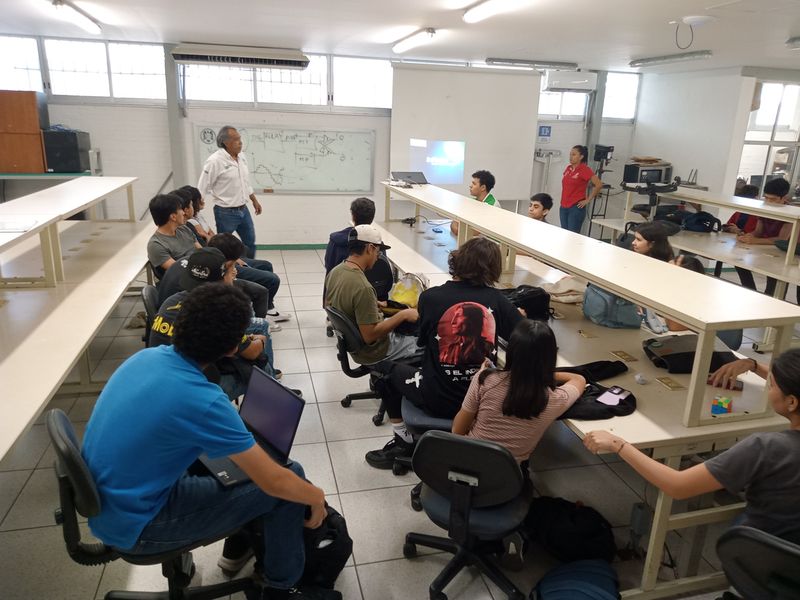 En este momento estás viendo Conocen estudiantes de bachillerato ingenierías que imparte la UdeC en Coquimatlán