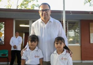 Lee más sobre el artículo Encabeza alcalde tecomense ceremonia cívica mensual en escuela Rey de Colimán