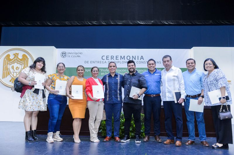 En este momento estás viendo Entregan diplomas y constancias a docentes que se han capacitado en gestión escolar y en Nueva Escuela Mexicana