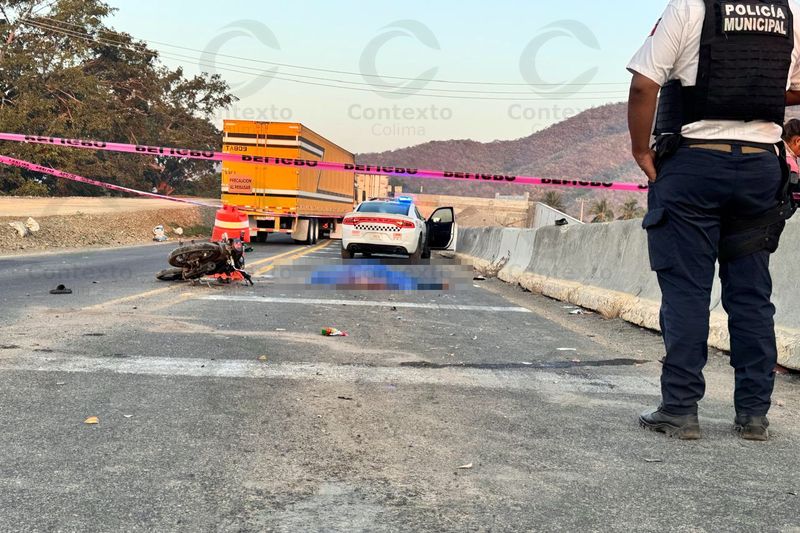 En este momento estás viendo Armería: arrollan a pareja en moto en la autopista; fallece hombre