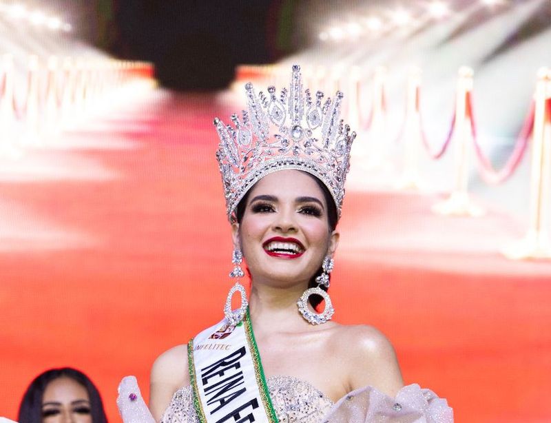 En este momento estás viendo Ángela Karina es la nueva reina de la Feria del Limón Tecomán 2025