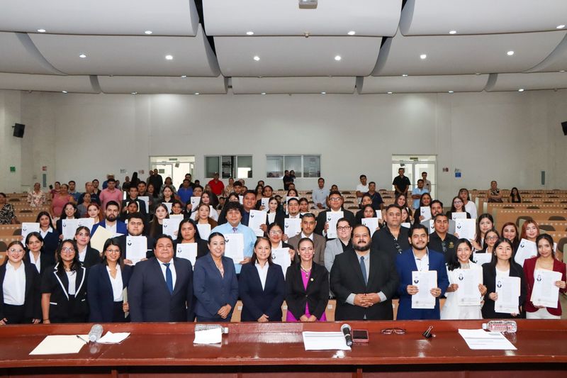 En este momento estás viendo Titulación histórica en la Facultad de Contabilidad y Administración de Tecomán