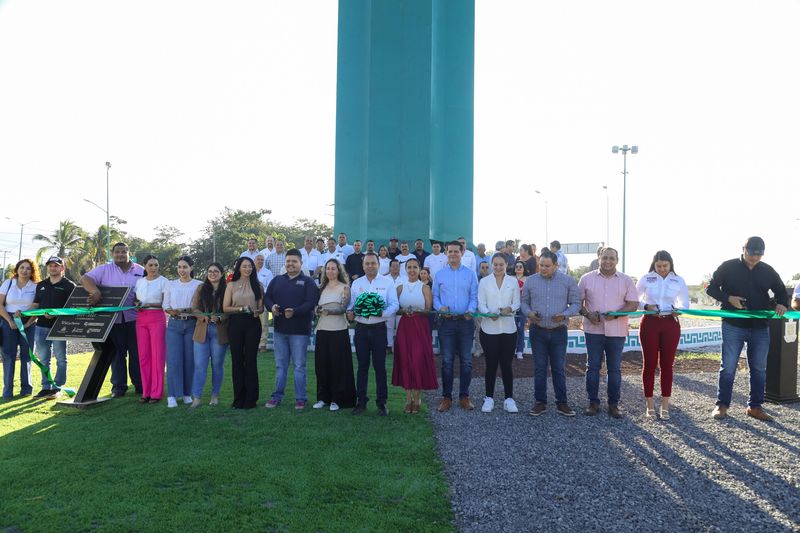 En este momento estás viendo Reinauguran el parador fotográfico de Tecomán