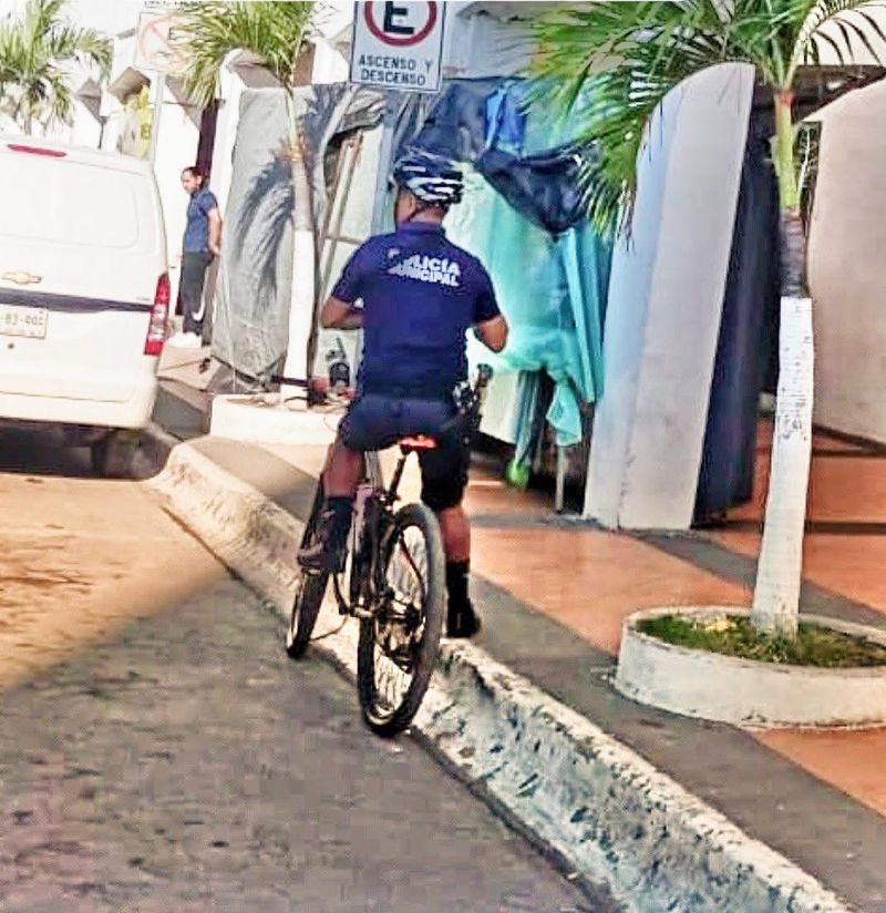 En este momento estás viendo Policías ciclistas de Tecomán refuerzan la seguridad con proximidad y prevención