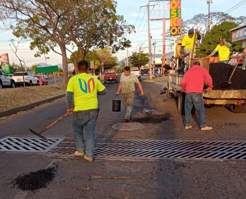 En este momento estás viendo Aplicarán 15 toneladas de asfalto en La Villa durante esta semana