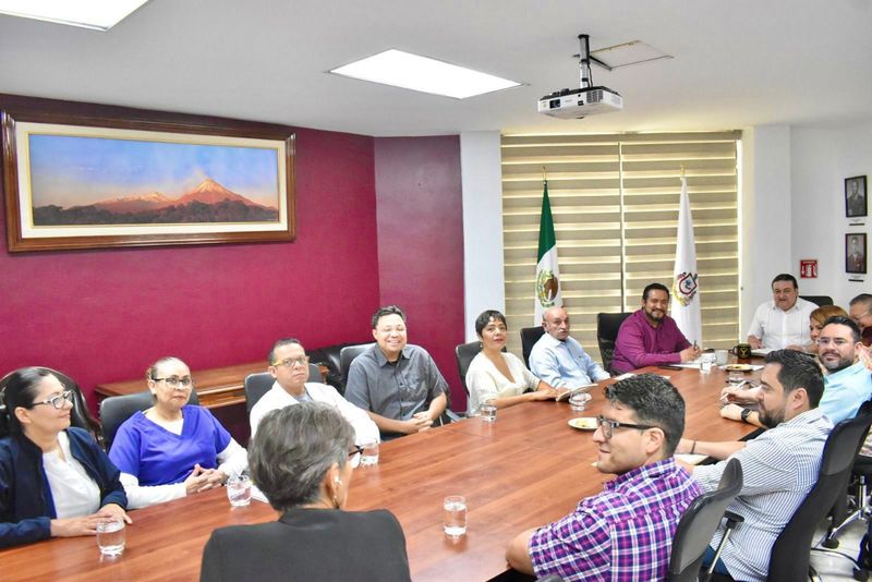 En este momento estás viendo Atiende Gobierno de Colima peticiones del HRU; no se suspende atención médica