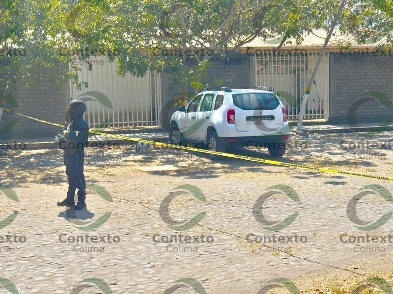 En este momento estás viendo Balean camioneta afuera de un plantel educativo en Armería