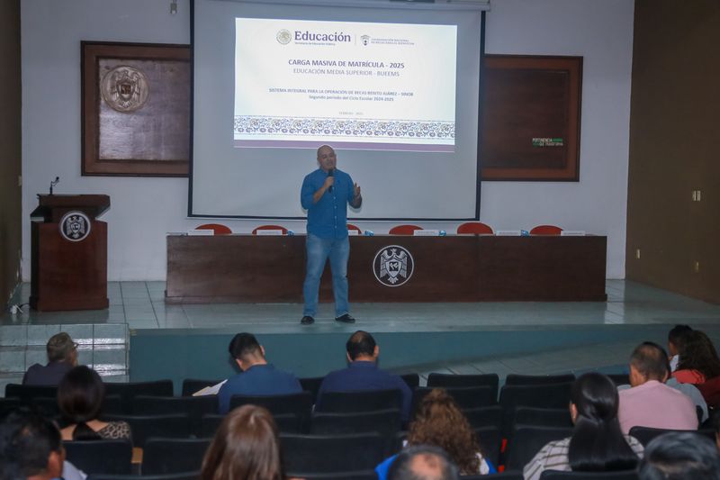 En este momento estás viendo Capacitan a directivos de bachillerato en gestión de becas ‘Benito Juárez’