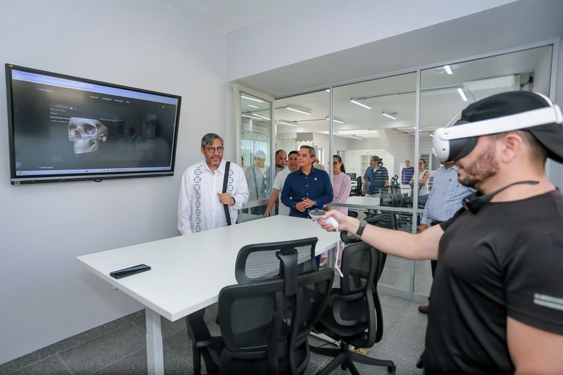 En este momento estás viendo Conoce secretario ejecutivo de Anuies nueva Biblioteca Inteligente de la UdeC