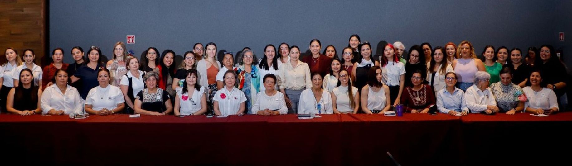 En este momento estás viendo Dialoga gobernadora con feministas de Colima