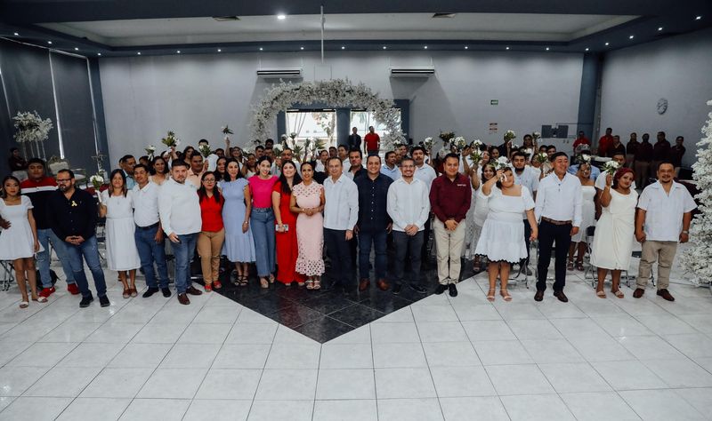 En este momento estás viendo Encabeza alcalde de Tecomán ceremonia de Bodas Colectivas