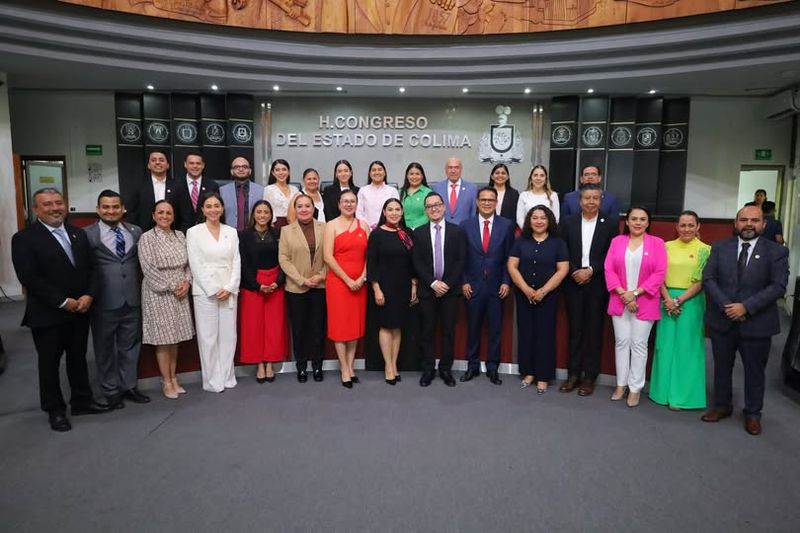 En este momento estás viendo Entrega Manuel Vega al Congreso informe 2024 de la CDHEC