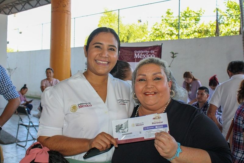 En este momento estás viendo Entregan más de mil tarjetas de Pensión Mujeres Bienestar