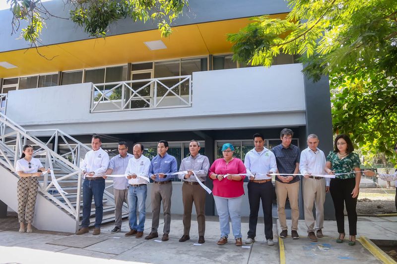 En este momento estás viendo Entrega rector de UdeC aulas nuevas en campus Coquimatlán