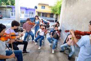 Lee más sobre el artículo Con talleres gratuitos, Cultura Colima impulsa la preservación de la música tradicional entre menores