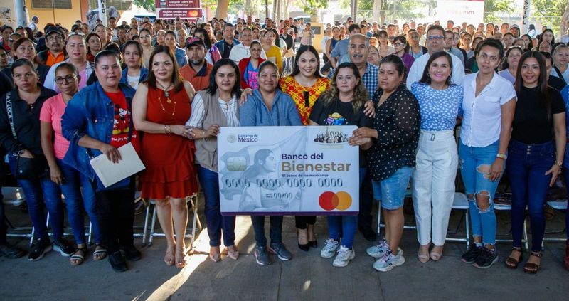 En este momento estás viendo Entregan Beca ‘Rita Cetina’ en Villa de Álvarez