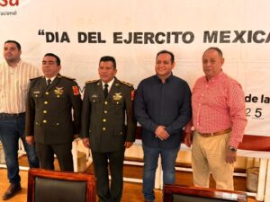 Lee más sobre el artículo Entregan reconocimientos en el 88 batallón de infantería de Tecomán durante el día del ejército