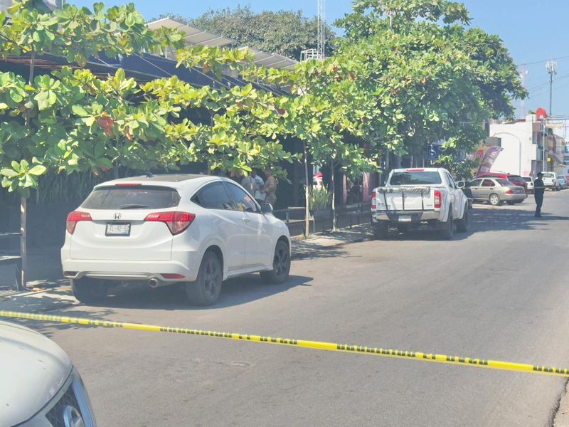 En este momento estás viendo Dispara sujeto dentro de restaurante en Tecomán; no hay lesionados