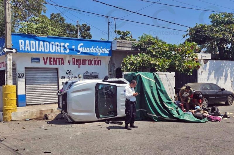 En este momento estás viendo Choque en Tecomán deja 5 lesionados, entre ellos una mujer embarazada