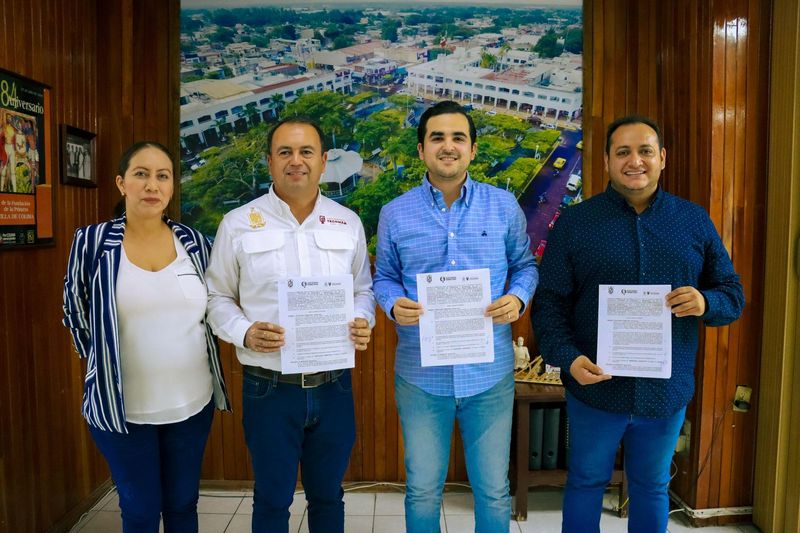 En este momento estás viendo Gobierno Municipal de Tecomán firma convenio con Surtidora Ferretera