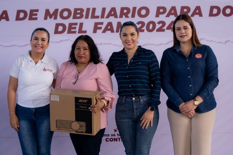 En este momento estás viendo Entrega gobernadora mobiliario a docentes del municipio de Manzanillo