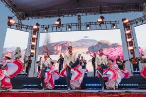 Lee más sobre el artículo Ballet Folklórico y Mariachi de la UdeC brillan en La Cumbre del Mariachi 2025